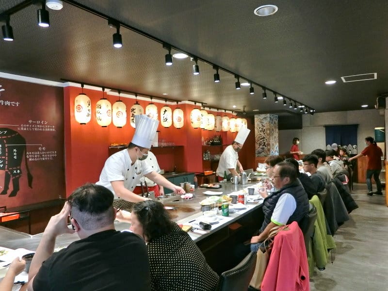 台北信義區美食|寅藏鐵板燒-忠孝店~和牛現選現切、超市鐵板燒