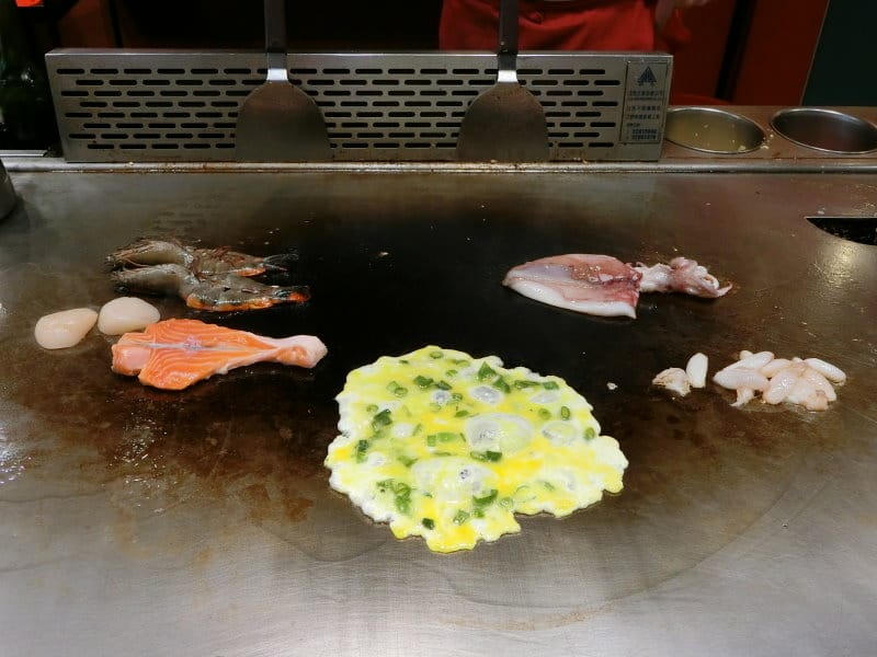 台北信義區美食|寅藏鐵板燒-忠孝店~和牛現選現切、超市鐵板燒