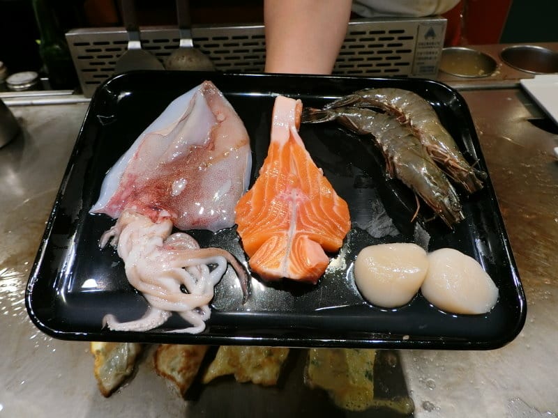 台北信義區美食|寅藏鐵板燒-忠孝店~和牛現選現切、超市鐵板燒