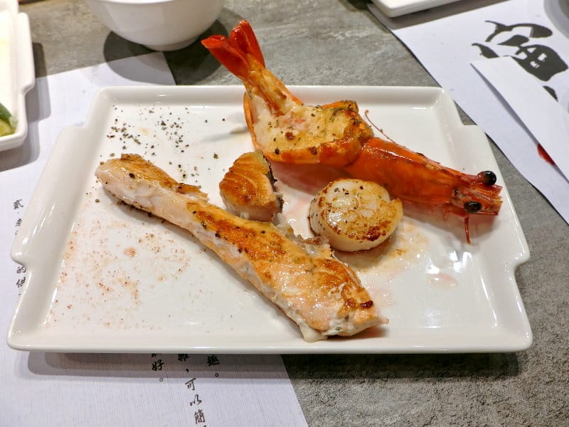 台北信義區美食|寅藏鐵板燒-忠孝店~和牛現選現切、超市鐵板燒