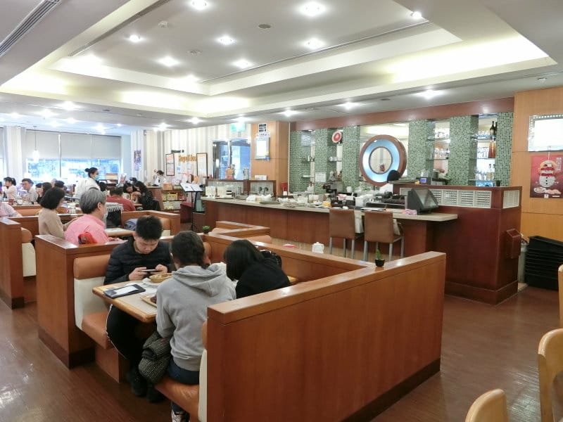 台北車站美食|樂雅樂家餐廳台北站前店|山型麵包外酥內軟、美式