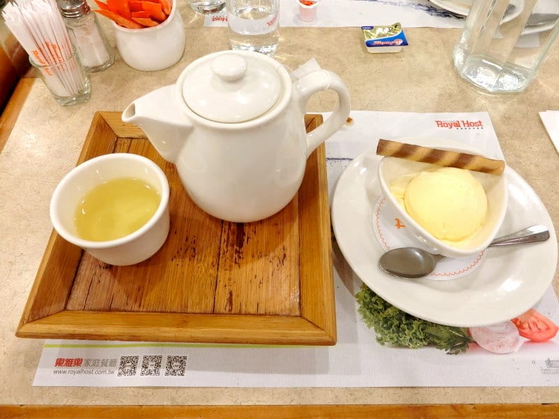 台北車站美食|樂雅樂家餐廳台北站前店|山型麵包外酥內軟、美式