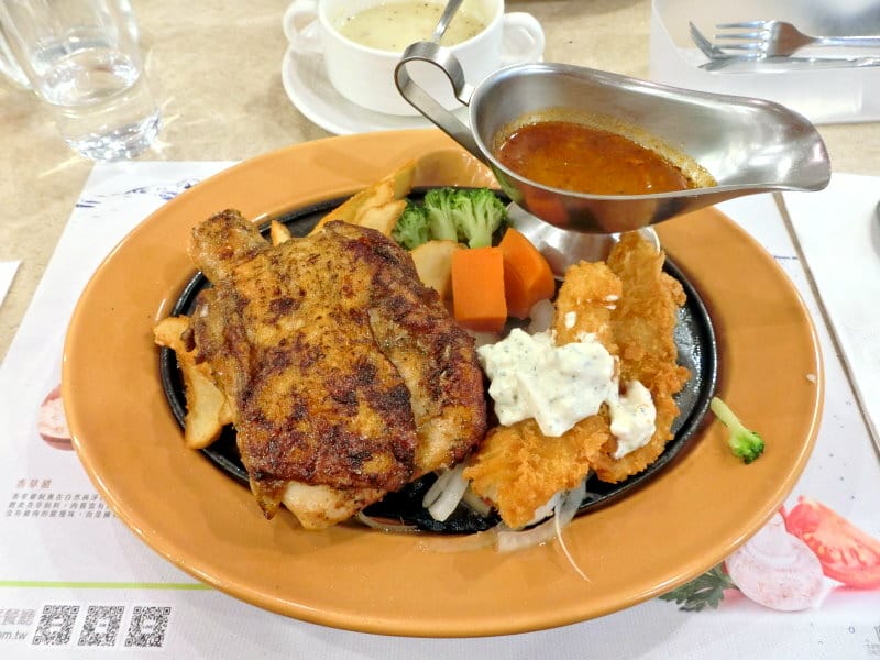 台北車站美食|樂雅樂家餐廳台北站前店|山型麵包外酥內軟、美式