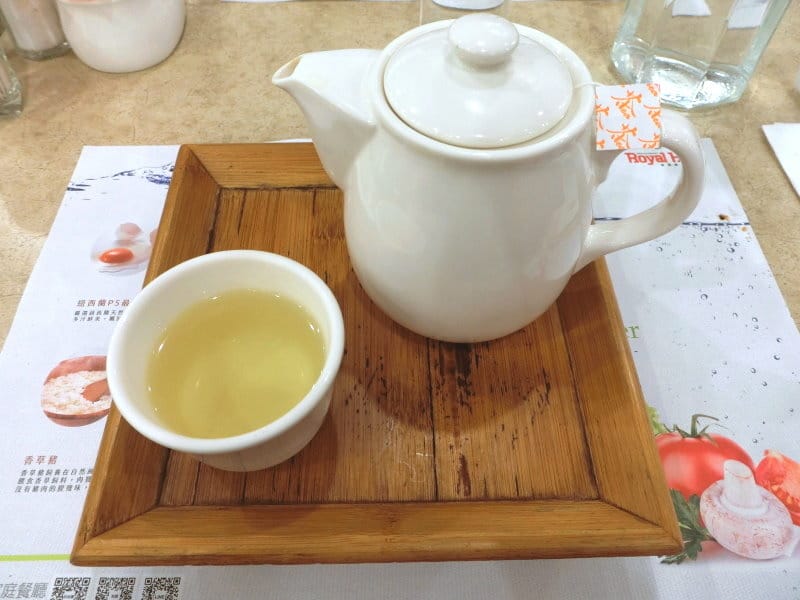 台北車站美食|樂雅樂家餐廳台北站前店|山型麵包外酥內軟、美式