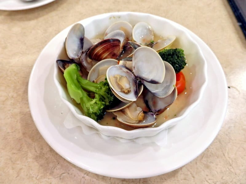 台北車站美食|樂雅樂家餐廳台北站前店|山型麵包外酥內軟、美式