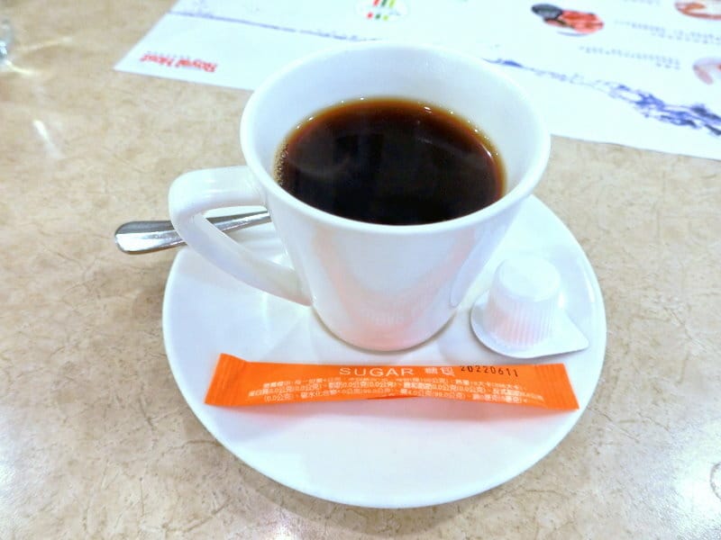 台北車站美食|樂雅樂家餐廳台北站前店|山型麵包外酥內軟、美式