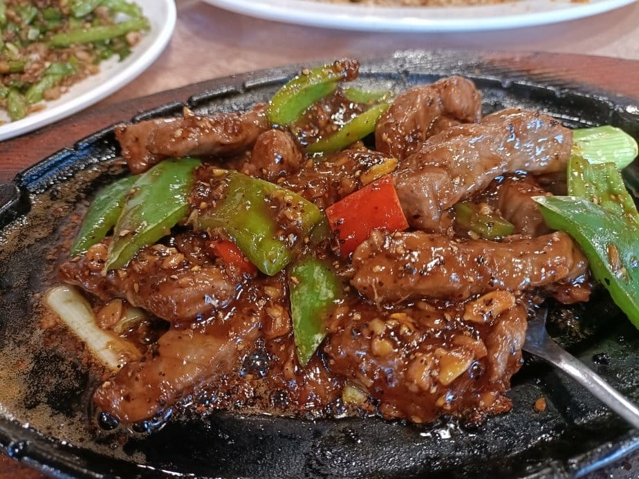 台北車站美食|小魏川菜餐廳~宮保蝦球、鐵板牛柳、乾煸四季豆道