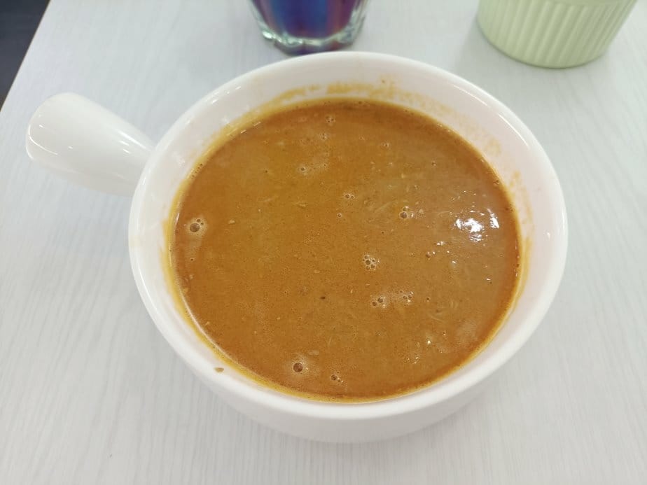 台北國父紀念館美食|小膳小麵-網紅文青麵食館!首推蟹黃麵，吃