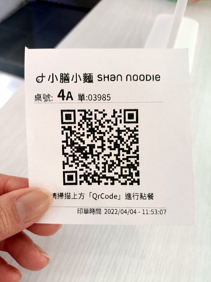 台北國父紀念館美食|小膳小麵-網紅文青麵食館!首推蟹黃麵，吃