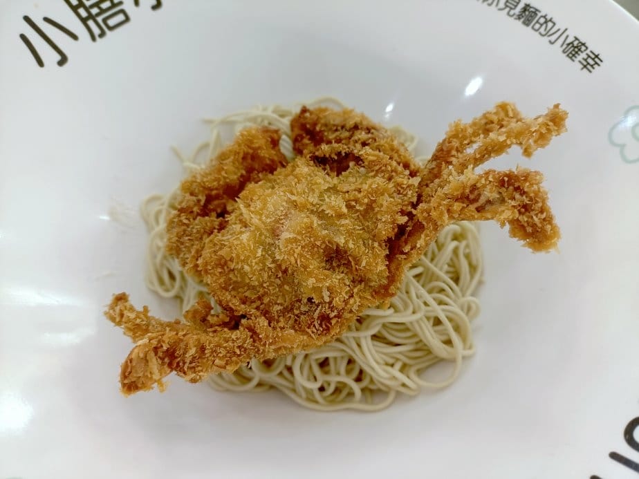 台北國父紀念館美食|小膳小麵-網紅文青麵食館!首推蟹黃麵，吃