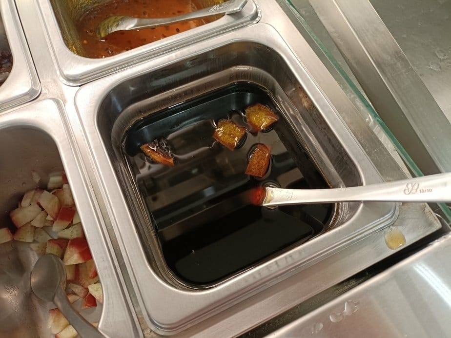 台北國父紀念館美食|小膳小麵-網紅文青麵食館!首推蟹黃麵，吃