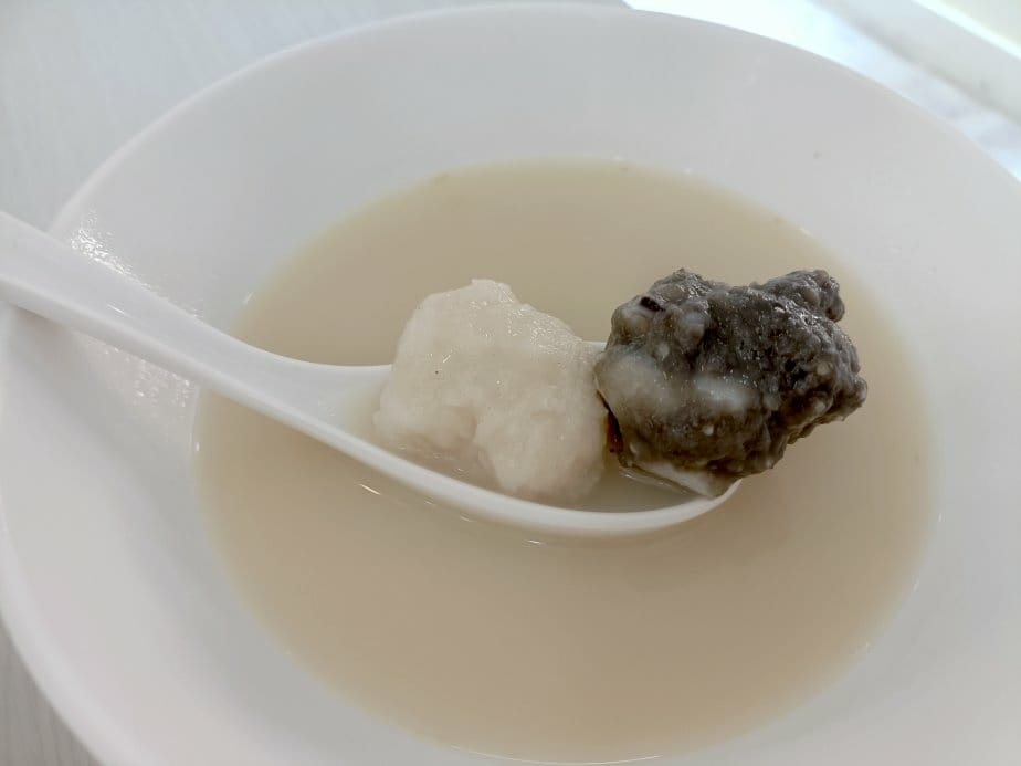 台北國父紀念館美食|小膳小麵-網紅文青麵食館!首推蟹黃麵，吃