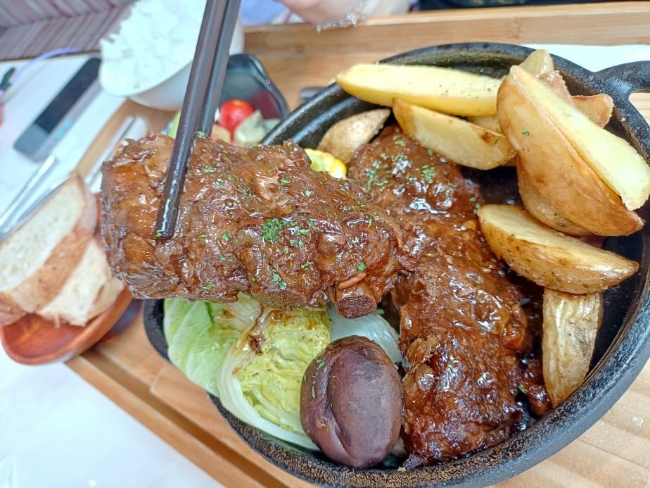 板橋甜品|B&G德國農莊複合式餐茶館,燈光美、氛氛佳!餐點、 板橋甜品|B&G德國農莊複合式餐茶館,燈光美、氛氛佳!餐點、