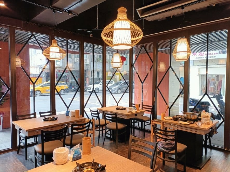 台北西門町美食|有點辣正宗成都麻辣串串鍋~一串只要10元!怎 台北西門町美食|有點辣正宗成都麻辣串串鍋~一串只要10元!怎