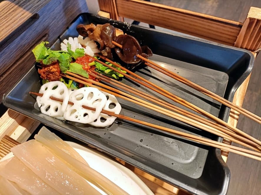 台北西門町美食|有點辣正宗成都麻辣串串鍋~一串只要10元!怎 台北西門町美食|有點辣正宗成都麻辣串串鍋~一串只要10元!怎