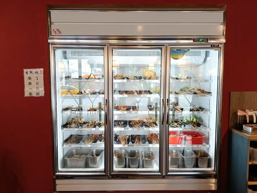 台北西門町美食|有點辣正宗成都麻辣串串鍋~一串只要10元!怎 台北西門町美食|有點辣正宗成都麻辣串串鍋~一串只要10元!怎