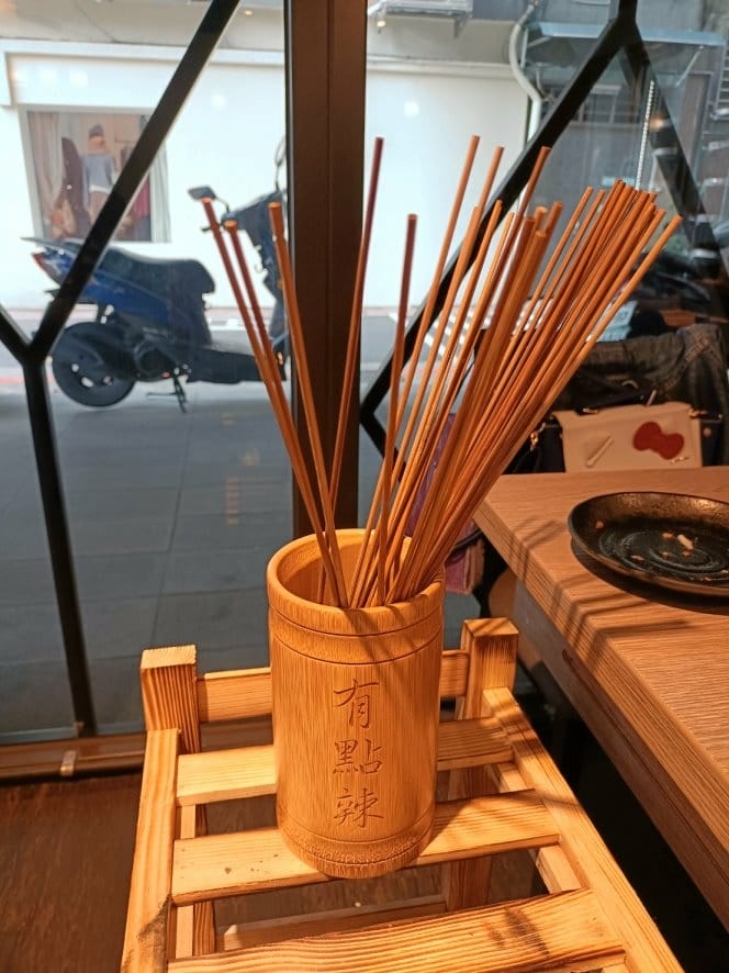 台北西門町美食|有點辣正宗成都麻辣串串鍋~一串只要10元!怎 台北西門町美食|有點辣正宗成都麻辣串串鍋~一串只要10元!怎