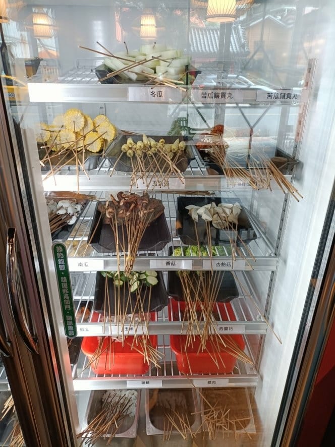 台北西門町美食|有點辣正宗成都麻辣串串鍋~一串只要10元!怎 台北西門町美食|有點辣正宗成都麻辣串串鍋~一串只要10元!怎