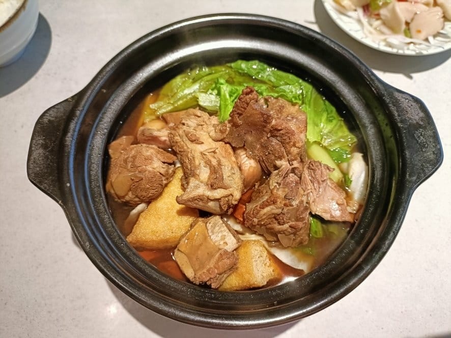 台北忠孝敦化美食|霸骨爹肉骨茶餐室/許士A1，肉骨茶湯免費續