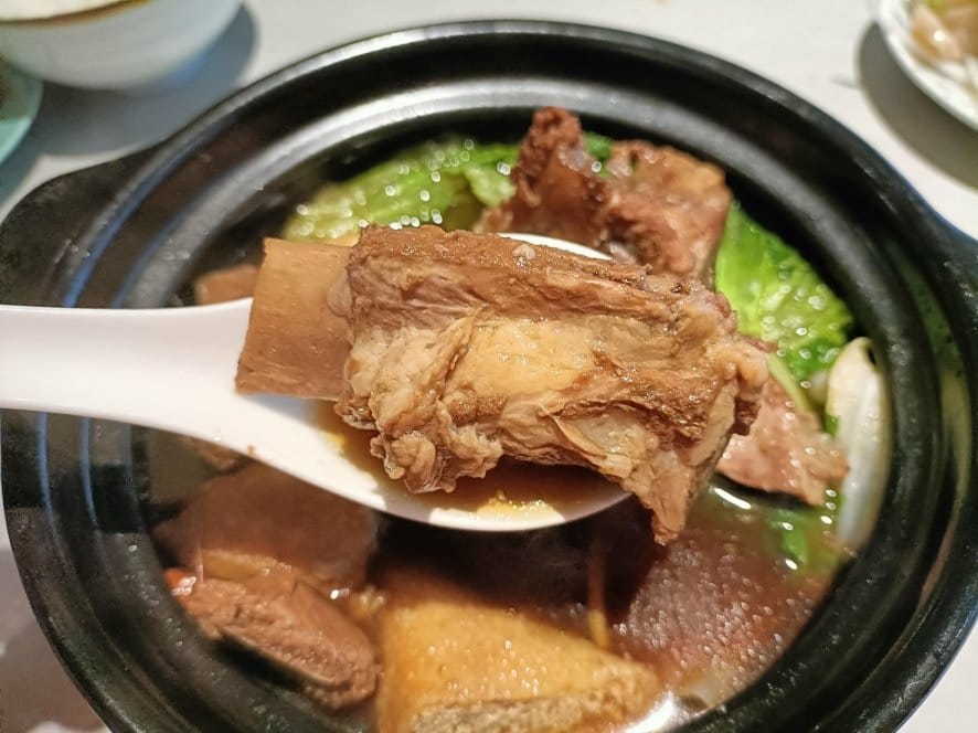 台北忠孝敦化美食|霸骨爹肉骨茶餐室/許士A1，肉骨茶湯免費續