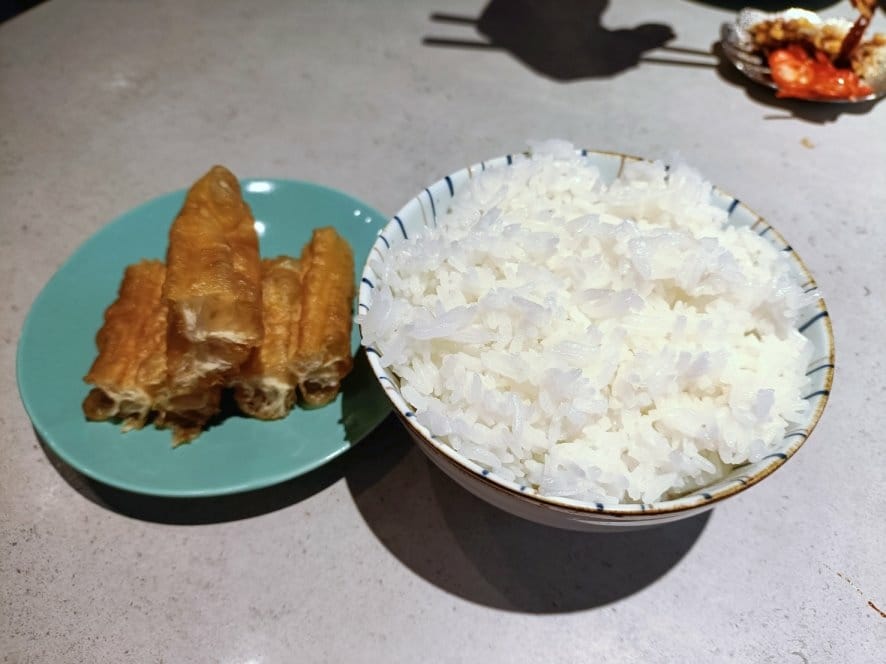 台北忠孝敦化美食|霸骨爹肉骨茶餐室/許士A1，肉骨茶湯免費續