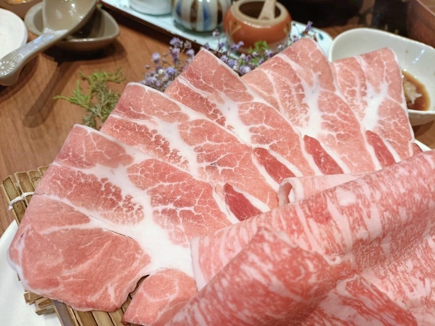 板橋火鍋|黑毛屋本家，高檔日本和牛、西班牙Bellota等級