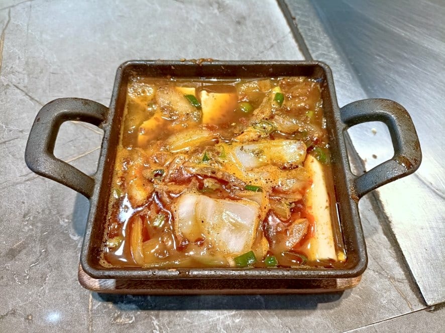 桃園美食|莯鑶手創鐵板料理，內用白飯、湯品、冷熱飲、冰淇淋無