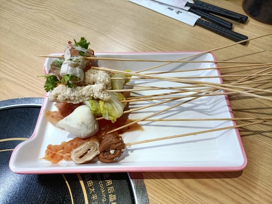 板橋火鍋|饗串重慶麻辣鍋，串串皆可擼、1串都是12元!(已歇