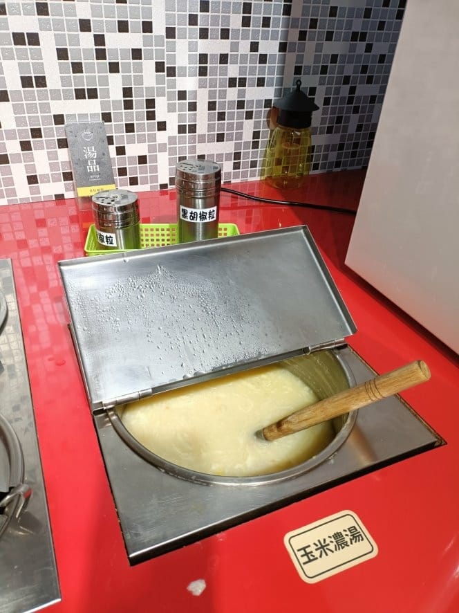 桃園美食|黑蒙牛牛排館，飲料、濃湯、冰淇淋無限享用~內用不加