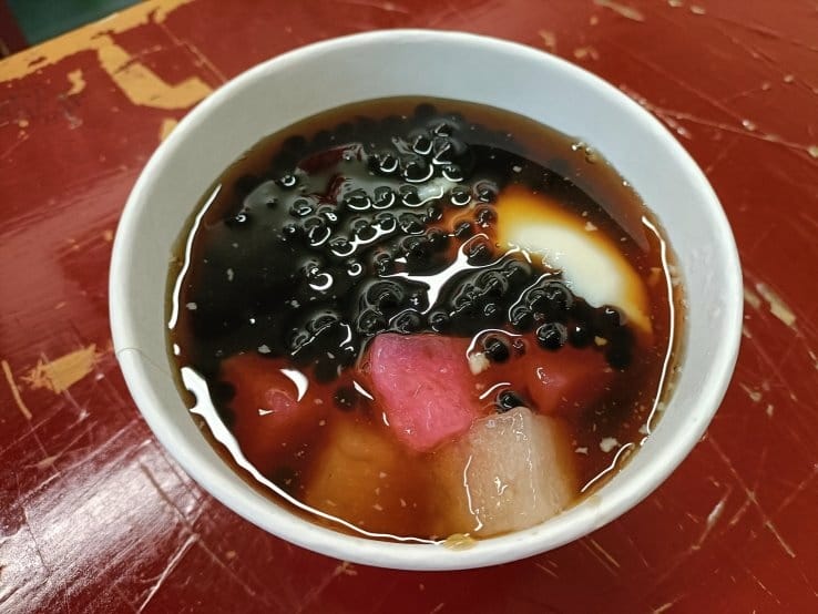 桃園甜品|福麻糬豆花-藝文店，在教室吃豆花耶!豆花中帶有麻糬