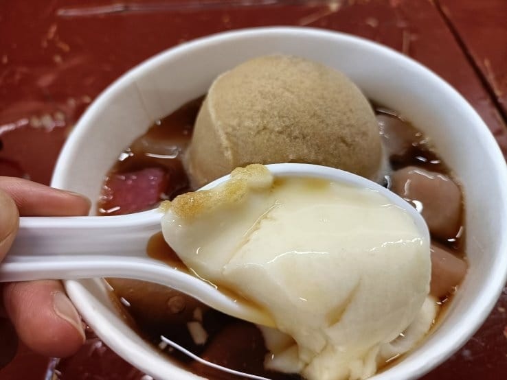 桃園甜品|福麻糬豆花-藝文店，在教室吃豆花耶!豆花中帶有麻糬