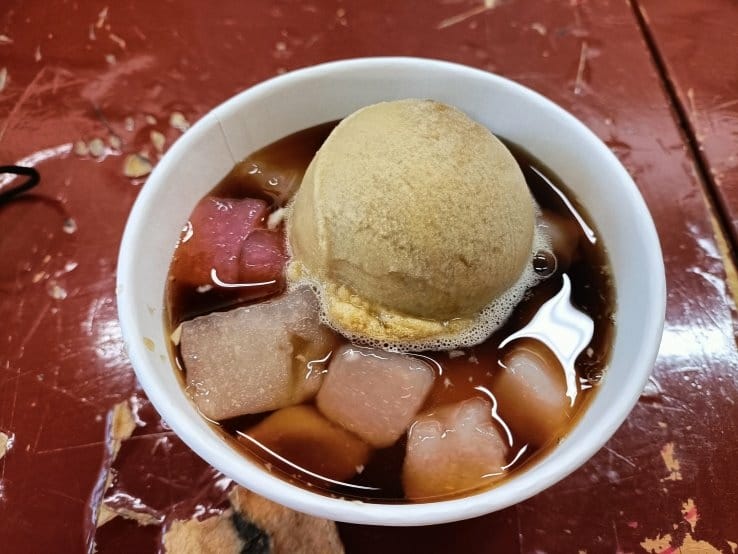 桃園甜品|福麻糬豆花-藝文店，在教室吃豆花耶!豆花中帶有麻糬