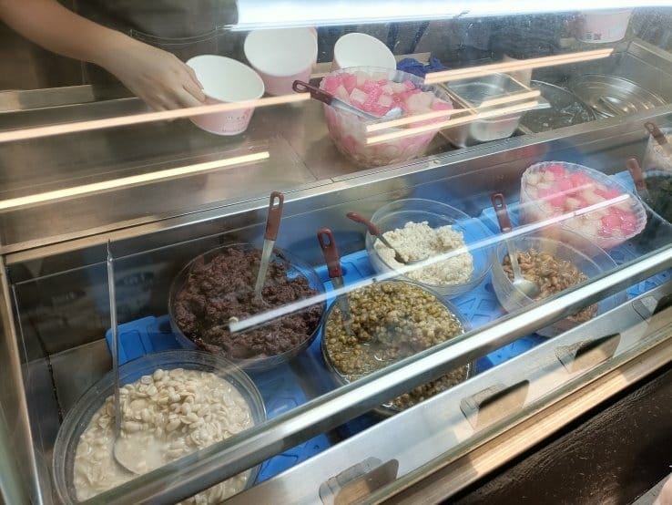 桃園甜品|福麻糬豆花-藝文店，在教室吃豆花耶!豆花中帶有麻糬