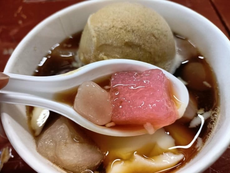 桃園甜品|福麻糬豆花-藝文店，在教室吃豆花耶!豆花中帶有麻糬