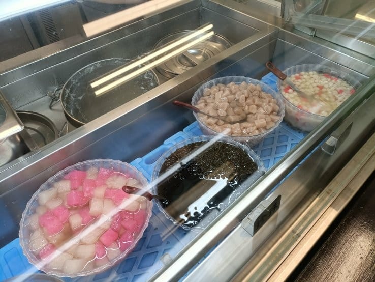 桃園甜品|福麻糬豆花-藝文店，在教室吃豆花耶!豆花中帶有麻糬