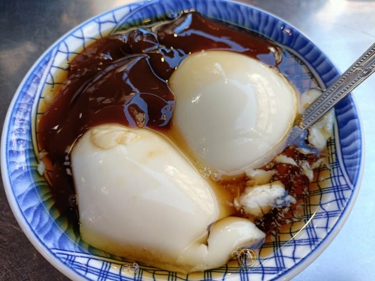 台南小吃|修安扁擔豆花,國華街上老牌豆花~很像牛奶麻糬的黑糖 台南小吃|修安扁擔豆花,國華街上老牌豆花~很像牛奶麻糬的黑糖