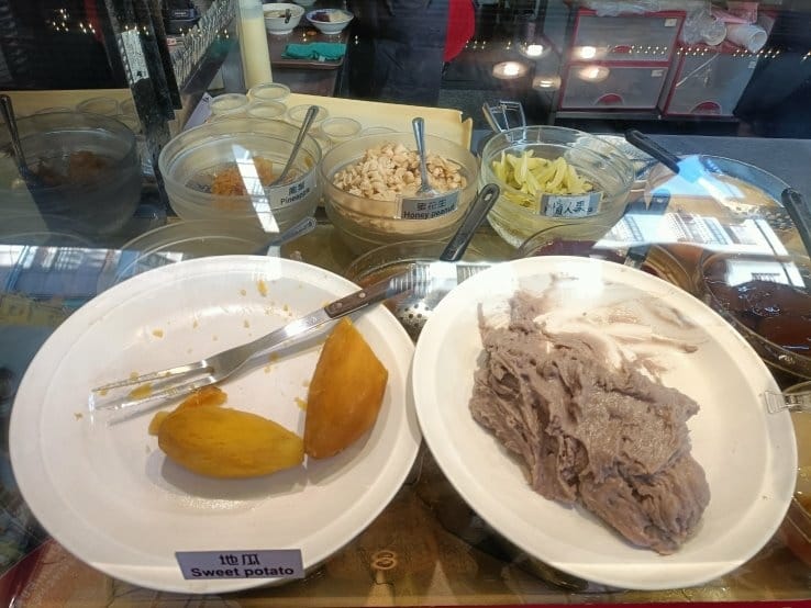 台南小吃|修安扁擔豆花,國華街上老牌豆花~很像牛奶麻糬的黑糖 台南小吃|修安扁擔豆花,國華街上老牌豆花~很像牛奶麻糬的黑糖