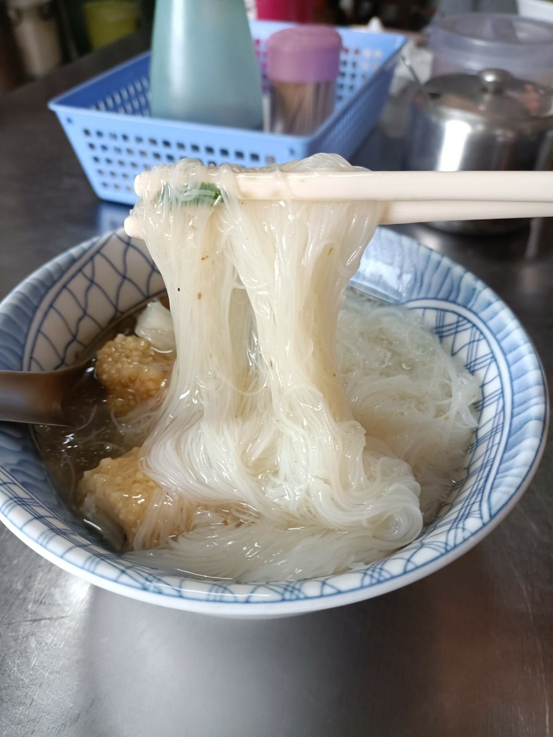 台南小吃|阿堯土魠魚羹，在夏林路上50年老店!