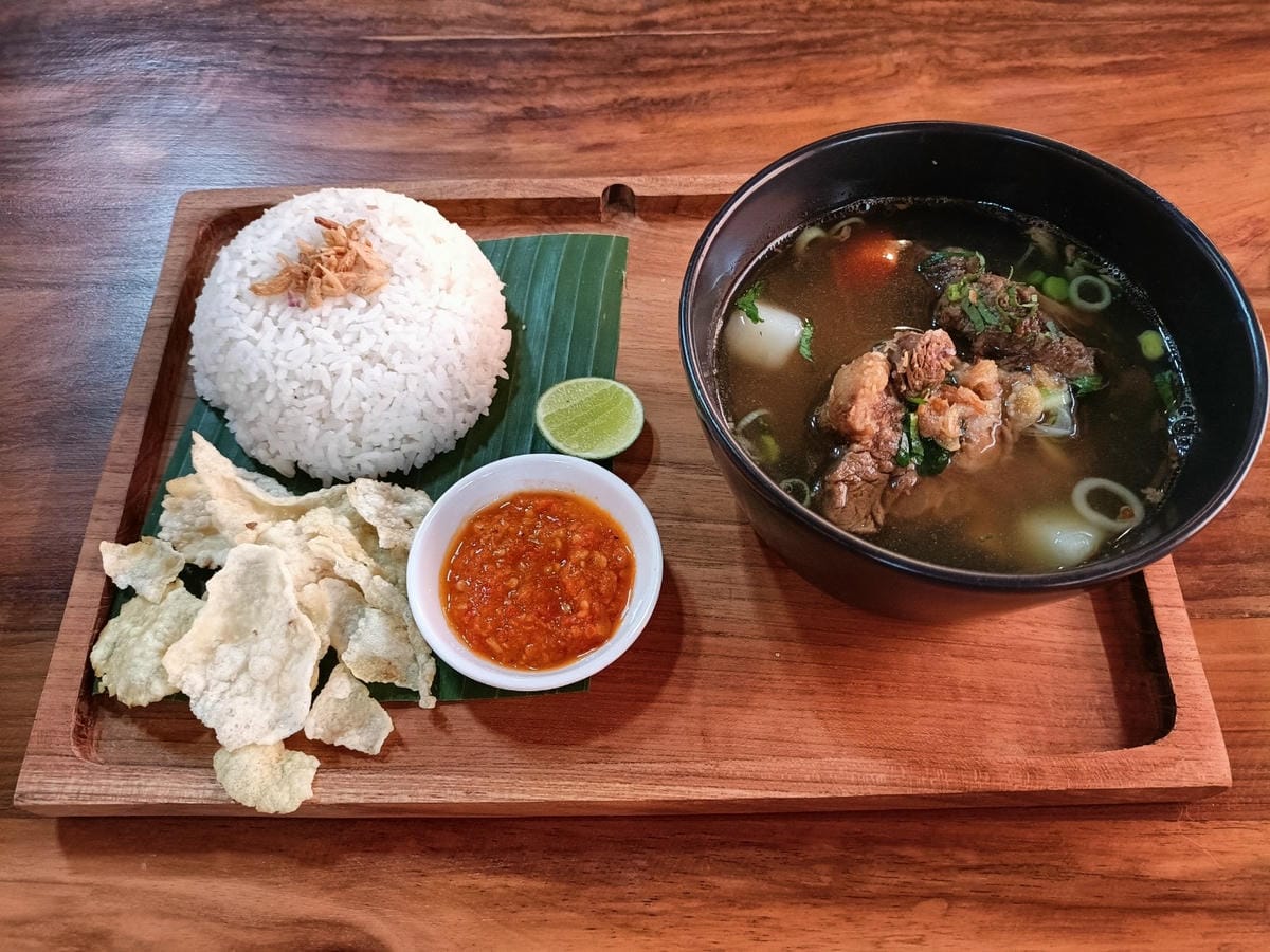 2023峇里島|UMA RESTAURAT,湯鮮肉嫩的牛尾湯 2023峇里島|UMA RESTAURAT,湯鮮肉嫩的牛尾湯