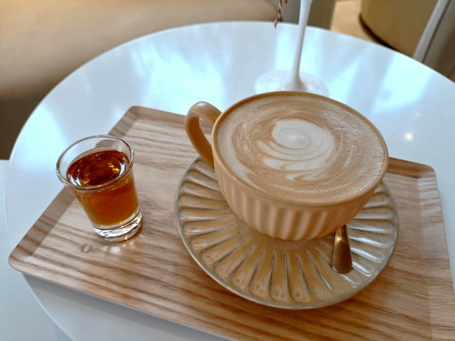 台南咖啡廳|嶌 Island Cafe，隱藏在2樓的網美咖啡