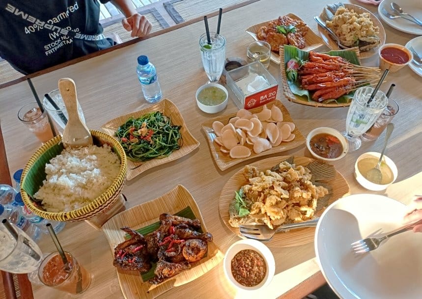 2023峇里島|BALE UDANG 水上發呆亭餐廳西爪哇風 2023峇里島|BALE UDANG 水上發呆亭餐廳西爪哇風