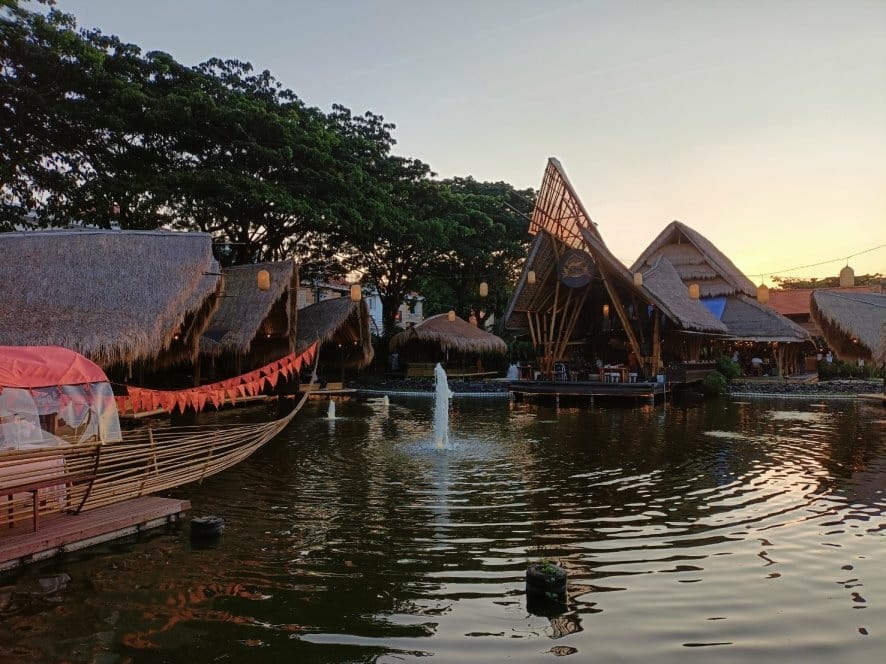 2023峇里島|BALE UDANG 水上發呆亭餐廳西爪哇風 2023峇里島|BALE UDANG 水上發呆亭餐廳西爪哇風