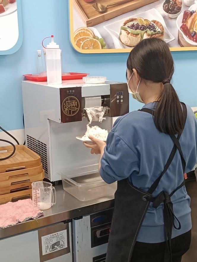 桃園甜品|冰嘢果室,現打芋頭雪花冰現點現做還可吃到芋頭顆粒喔 桃園甜品|冰嘢果室,現打芋頭雪花冰現點現做還可吃到芋頭顆粒喔