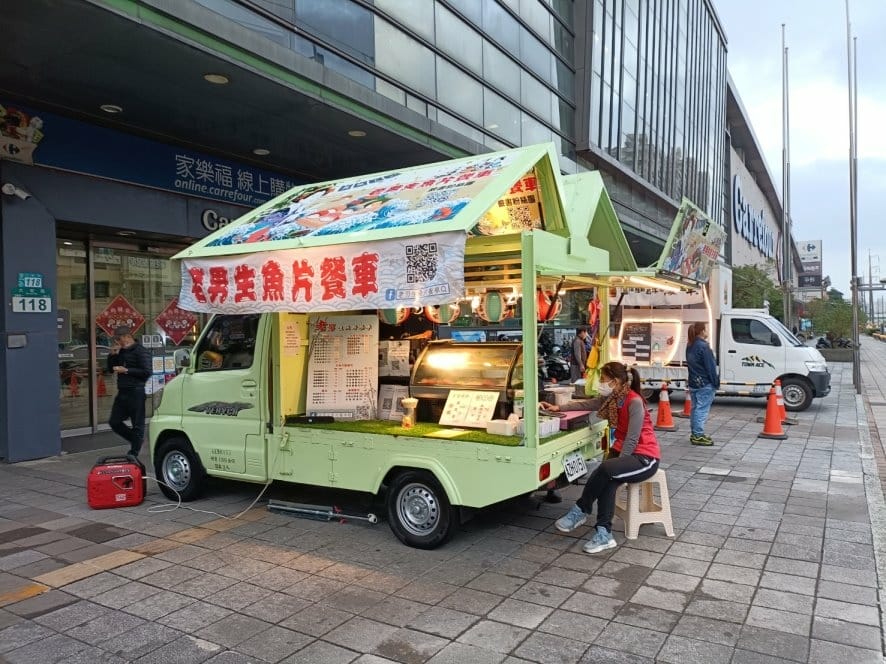 老男生魚片餐車~美食跟著餐車著走! 老男生魚片餐車~美食跟著餐車著走!