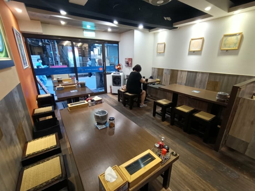 板橋美食|東京板前豚骨拉麵-板橋店，中日合併的豚骨拉麵貼近台