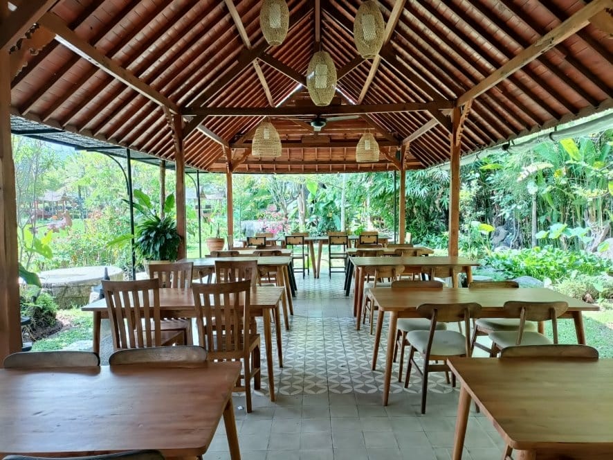 2023峇里島|香酥髒鴨餐,看起來不髒但很乾扁的鴨子...吃 2023峇里島|香酥髒鴨餐,看起來不髒但很乾扁的鴨子...吃