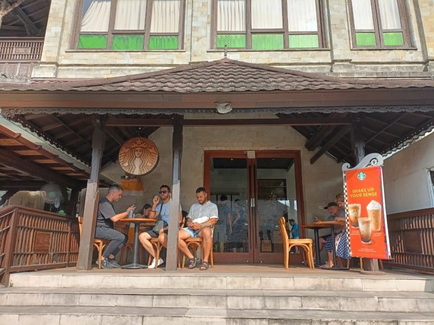 2023峇里島|烏布小皇宮、烏布復古星巴克、烏布市場隨意逛~ 2023峇里島|烏布小皇宮、烏布復古星巴克、烏布市場隨意逛~