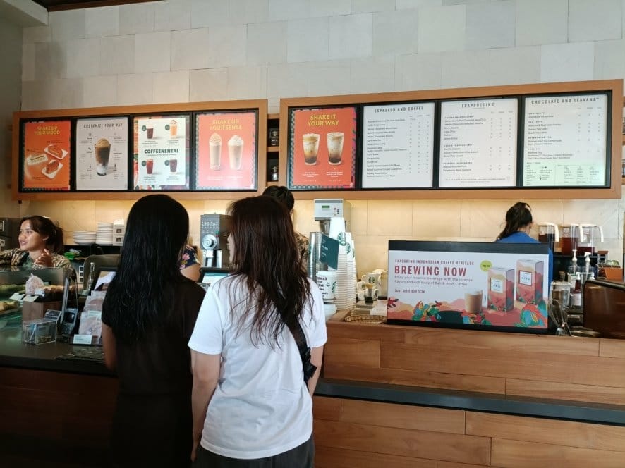 2023峇里島|烏布小皇宮、烏布復古星巴克、烏布市場隨意逛~ 2023峇里島|烏布小皇宮、烏布復古星巴克、烏布市場隨意逛~