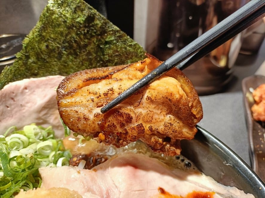 板橋美食|春㐂拉麵職人。湯頭無敵濃郁、肉量又多又大~吃完真的