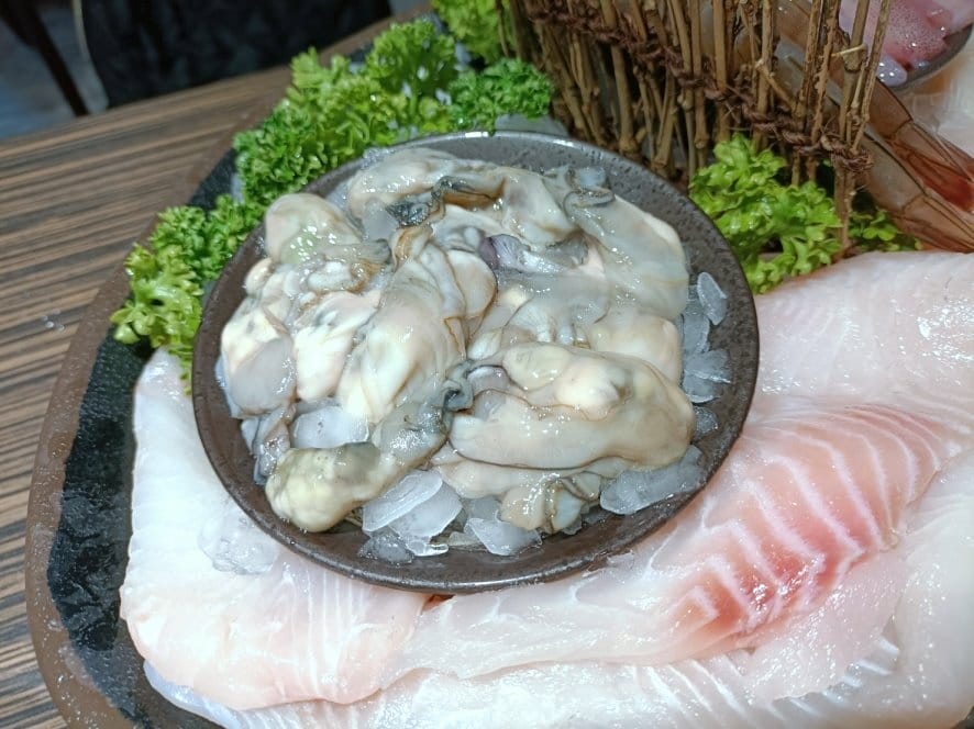 台北松山區美食|極蜆鍋物，上桌先來一大鍋的新鮮蒸煮蛤蜊、海陸